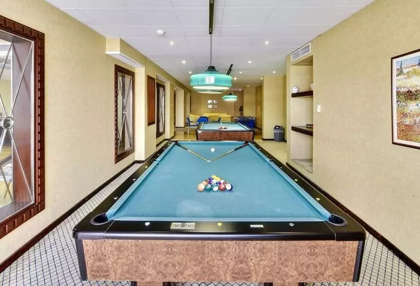 בית מלון כפרי Ramada By Wyndham Continental Jeddah