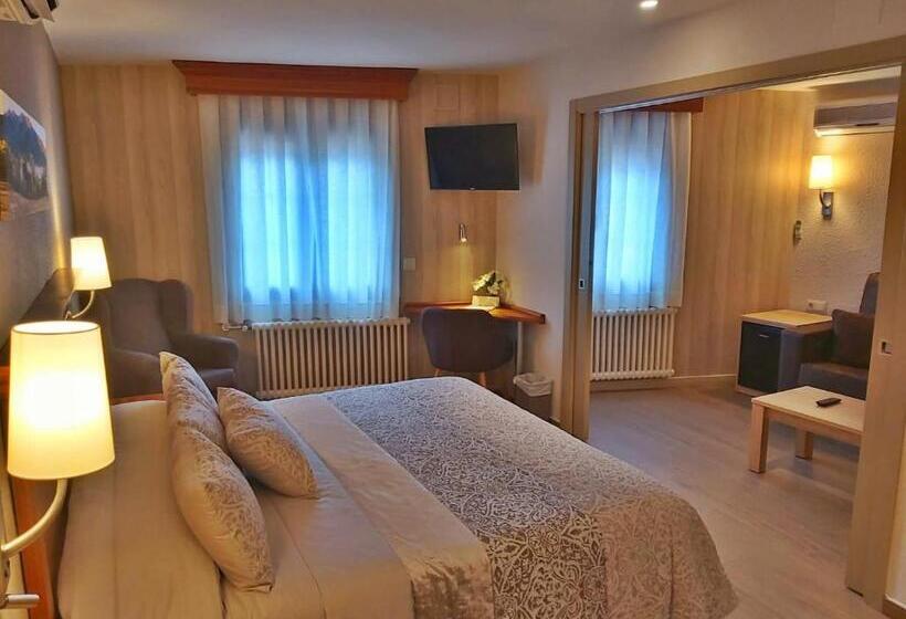 فندق Restaurante La Quadra