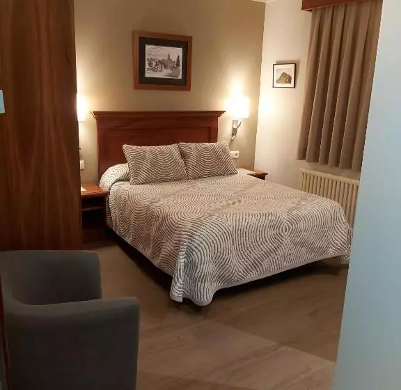 Отель Restaurante La Quadra