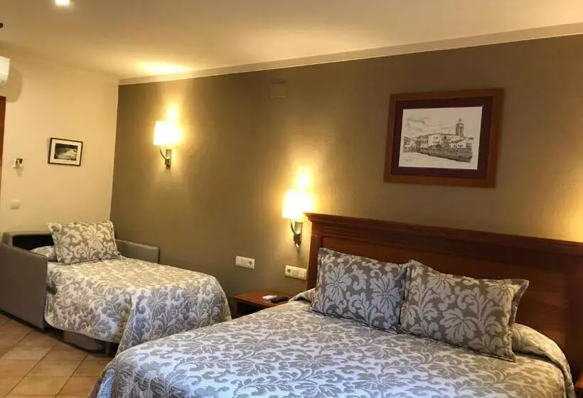 Отель Restaurante La Quadra