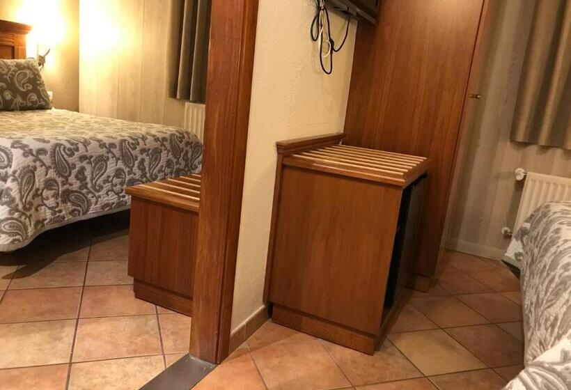 فندق Restaurante La Quadra