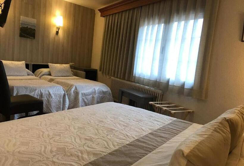 فندق Restaurante La Quadra