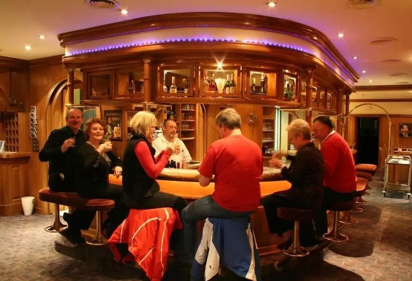 Отель Tiroler Adler Bed & Breakfast