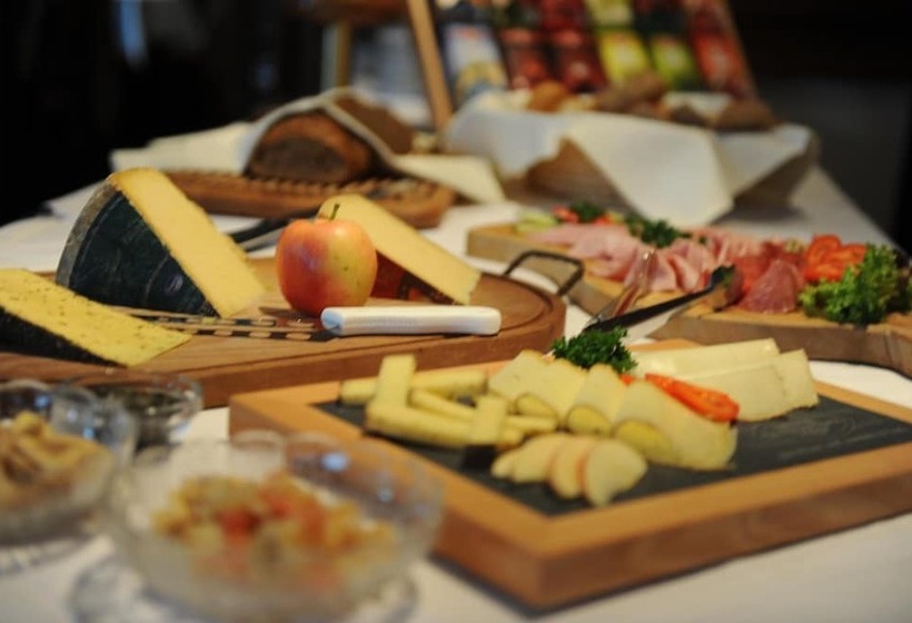 Отель Tiroler Adler Bed & Breakfast