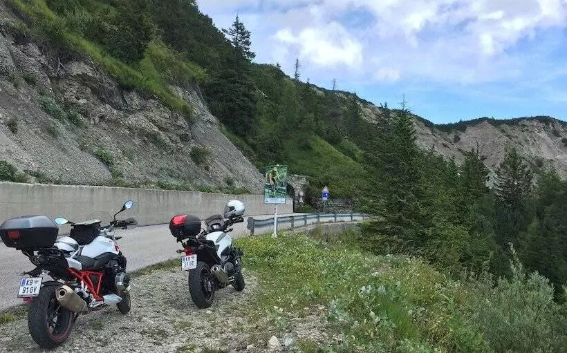 Отель Tiroler Adler Bed & Breakfast