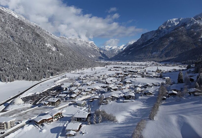 Отель Tiroler Adler Bed & Breakfast