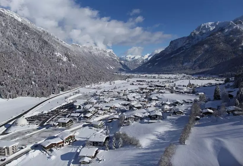 Отель Tiroler Adler Bed & Breakfast