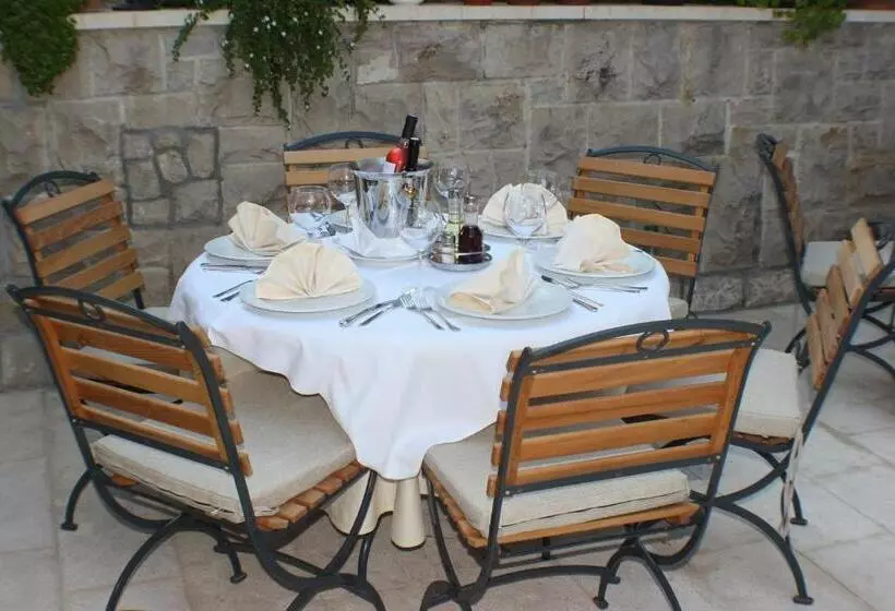 Hotel Villa Petra