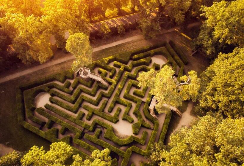 בית מלון כפרי Maxmilian Lifestyle Resort