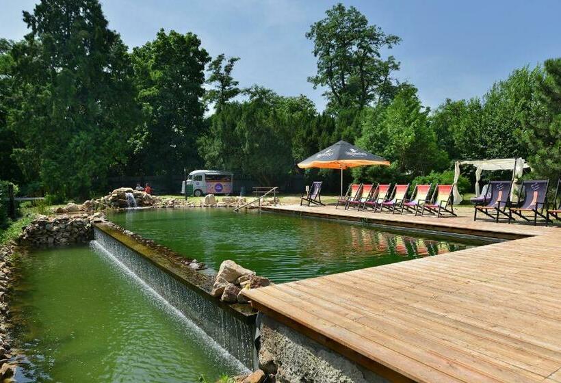 בית מלון כפרי Maxmilian Lifestyle Resort