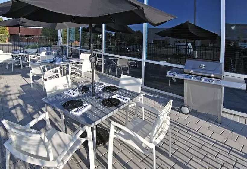 Holiday Inn Express Hotel & Suites Toronto Markham, An Ihg