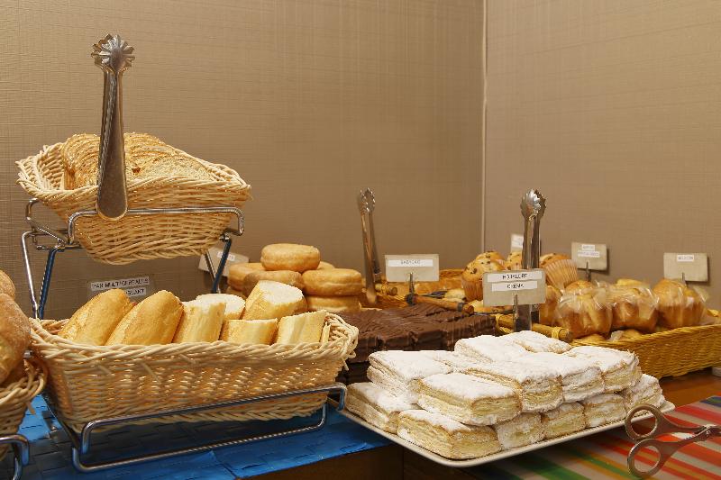 Santa Rosa, Blue Hoteles