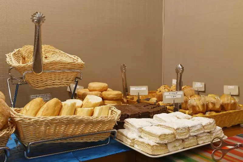 Santa Rosa, Blue Hoteles