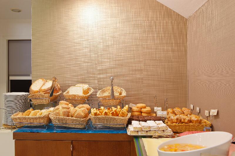 Santa Rosa, Blue Hoteles