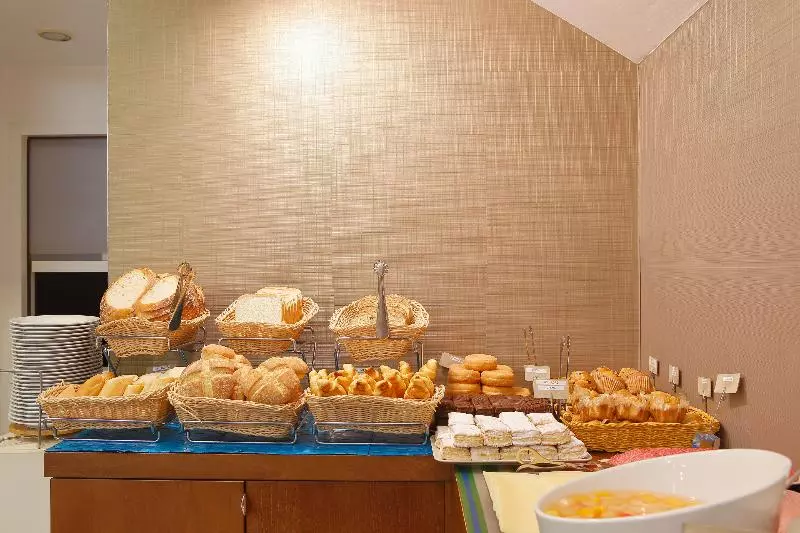 Santa Rosa, Blue Hoteles