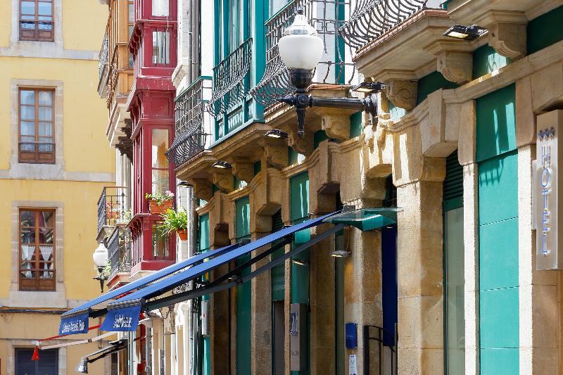 Santa Rosa, Blue Hoteles