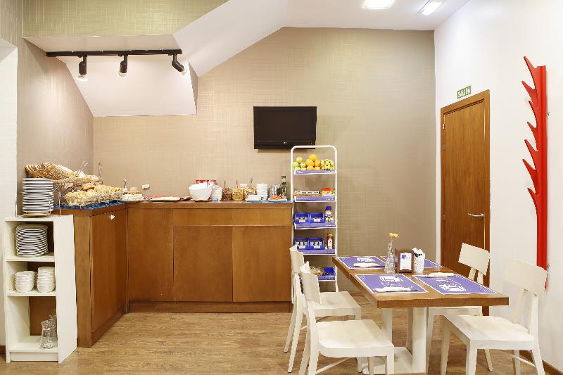 Santa Rosa, Blue Hoteles