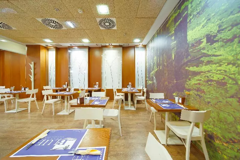 Santa Rosa, Blue Hoteles