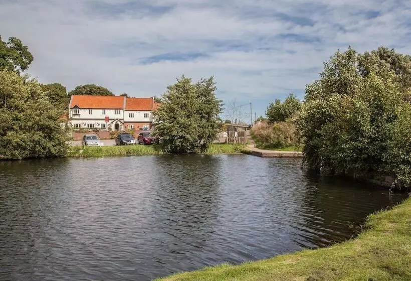 Отель Wayford Bridge Inn