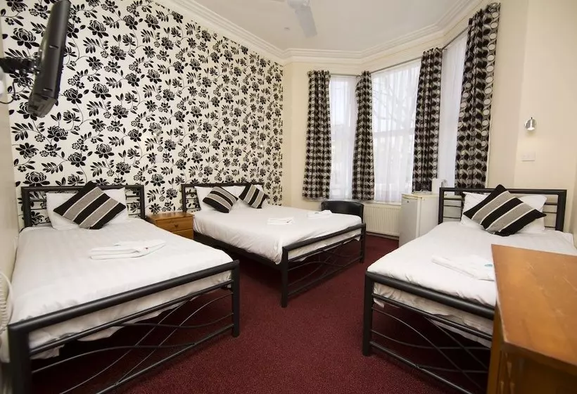 בית מלון כפרי Royal London  By Saba