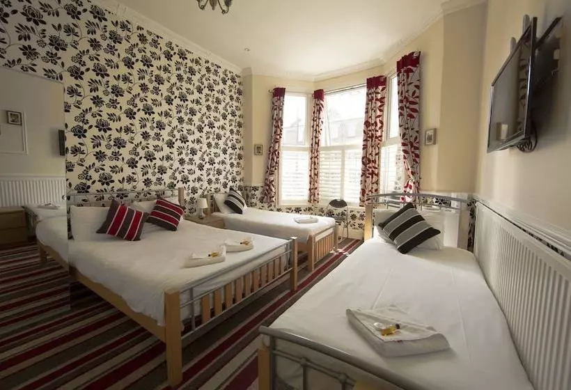 בית מלון כפרי Royal London  By Saba