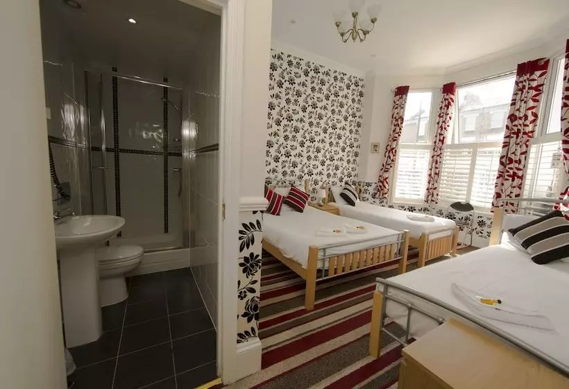 בית מלון כפרי Royal London  By Saba