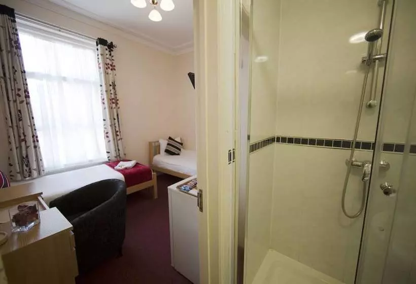 בית מלון כפרי Royal London  By Saba