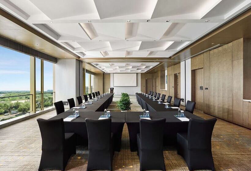 Отель Doubletree By Hilton Qidong, China