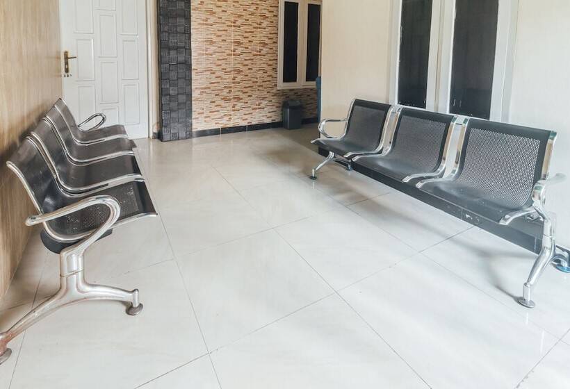 בית מלון כפרי Satria Guest House By Oyo Rooms