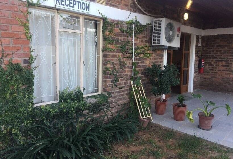 پانسیون Namane Guest House