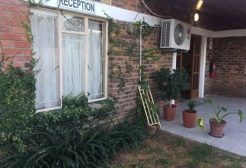 پانسیون Namane Guest House