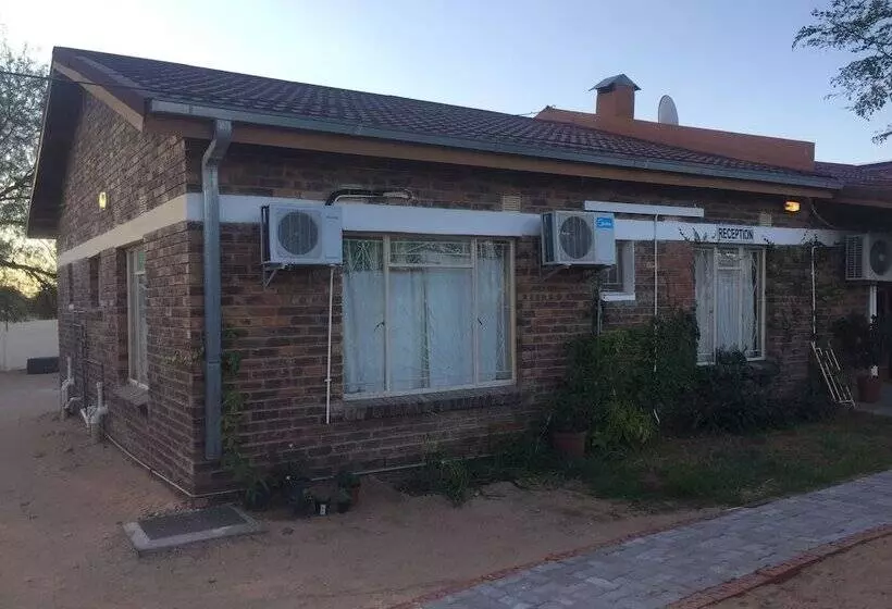 پانسیون Namane Guest House