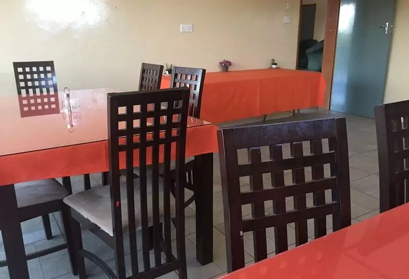 پانسیون Namane Guest House