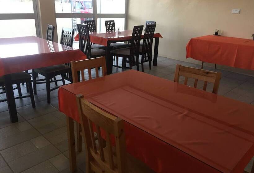 پانسیون Namane Guest House