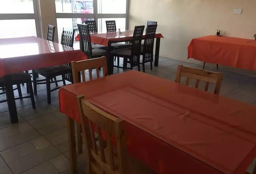 پانسیون Namane Guest House