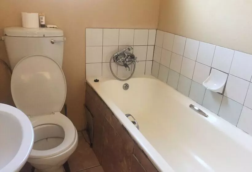 پانسیون Namane Guest House