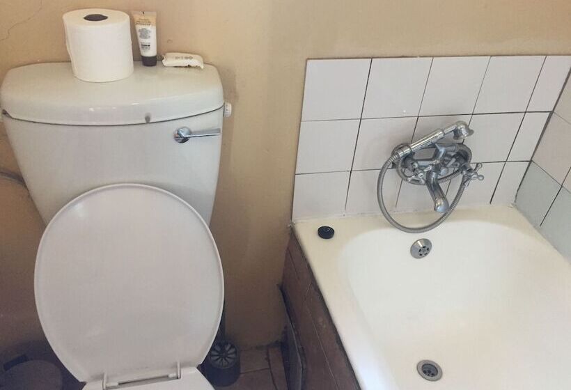 پانسیون Namane Guest House