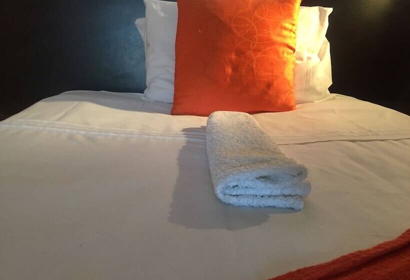 پانسیون Namane Guest House