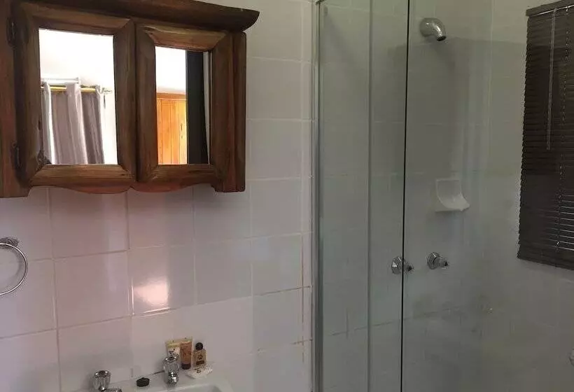 پانسیون Namane Guest House