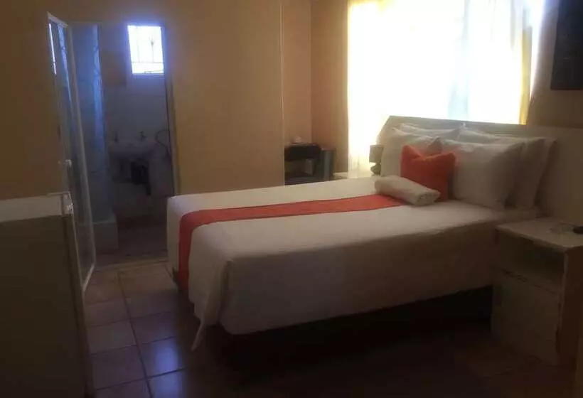 پانسیون Namane Guest House