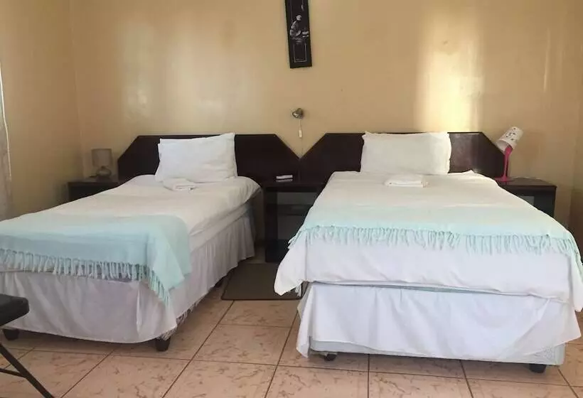 پانسیون Namane Guest House