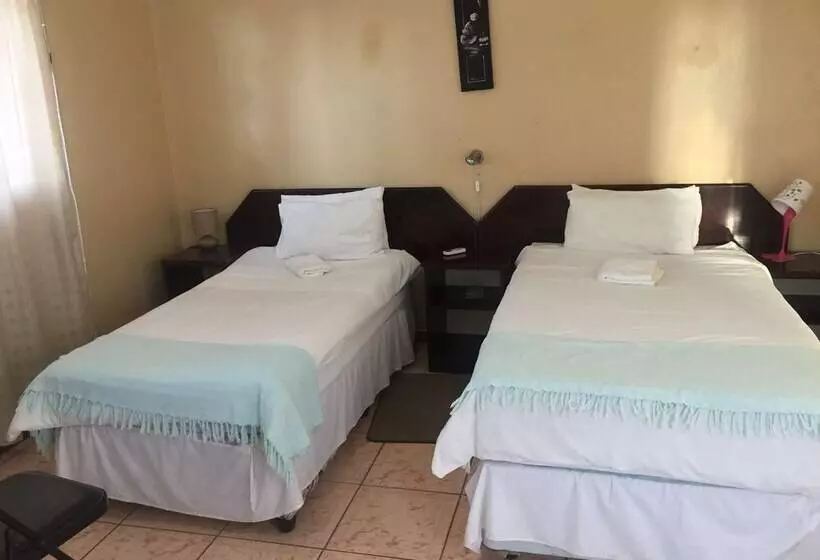 پانسیون Namane Guest House