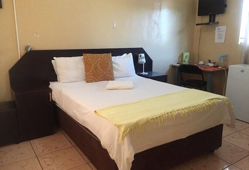 پانسیون Namane Guest House