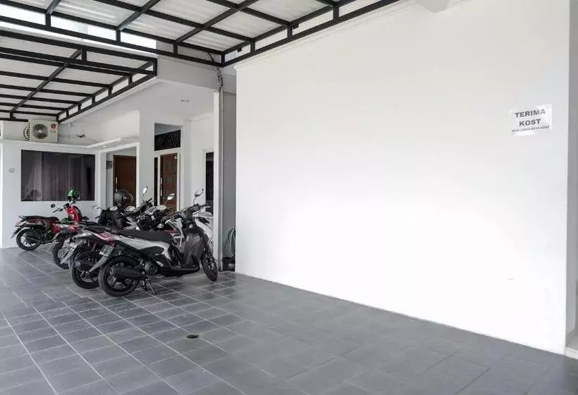 Hotelli Koolkost Near Jalan Veteran Raya