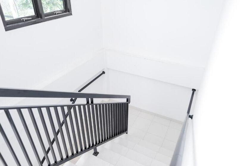 בית מלון כפרי Koolkost Near Jalan Veteran Raya