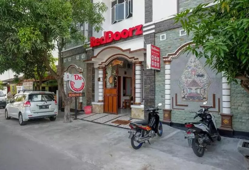 ホテル Reddoorz Near Stasiun Purwosari