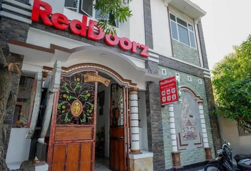 فندق Reddoorz Near Stasiun Purwosari