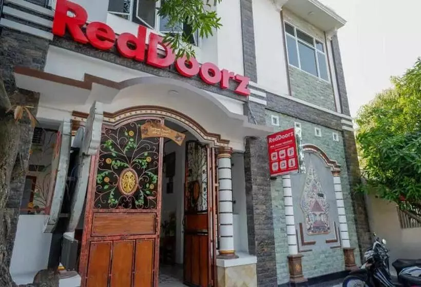 ホテル Reddoorz Near Stasiun Purwosari