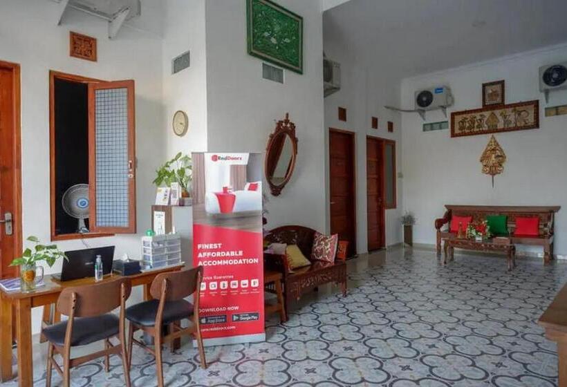 فندق Reddoorz Near Stasiun Purwosari