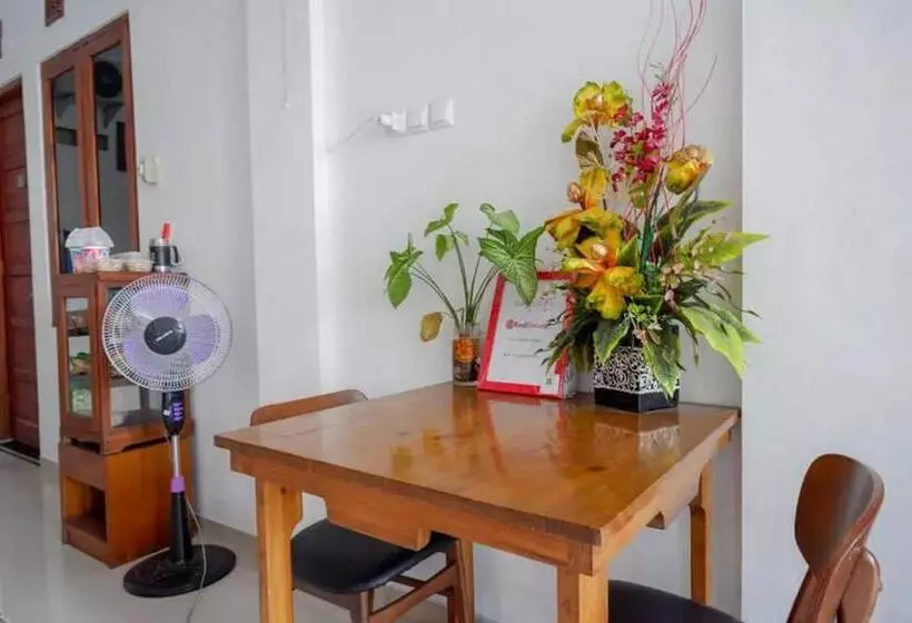 ホテル Reddoorz Near Stasiun Purwosari